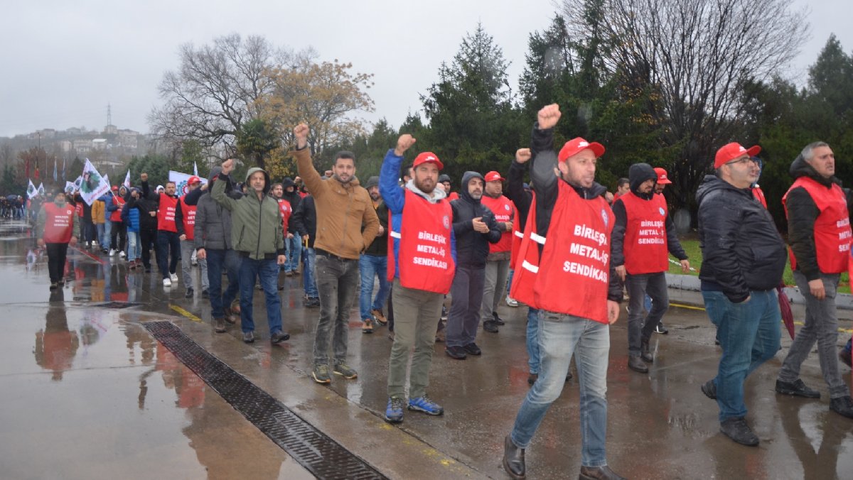 Kartonsan’da işçiler grevde!