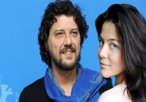 Öpüşme Sahnesi İlker Aksum u Çileden Çıkardı!
