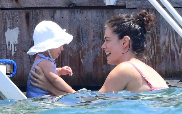 Özge Özpirinçci den tatil pozları!