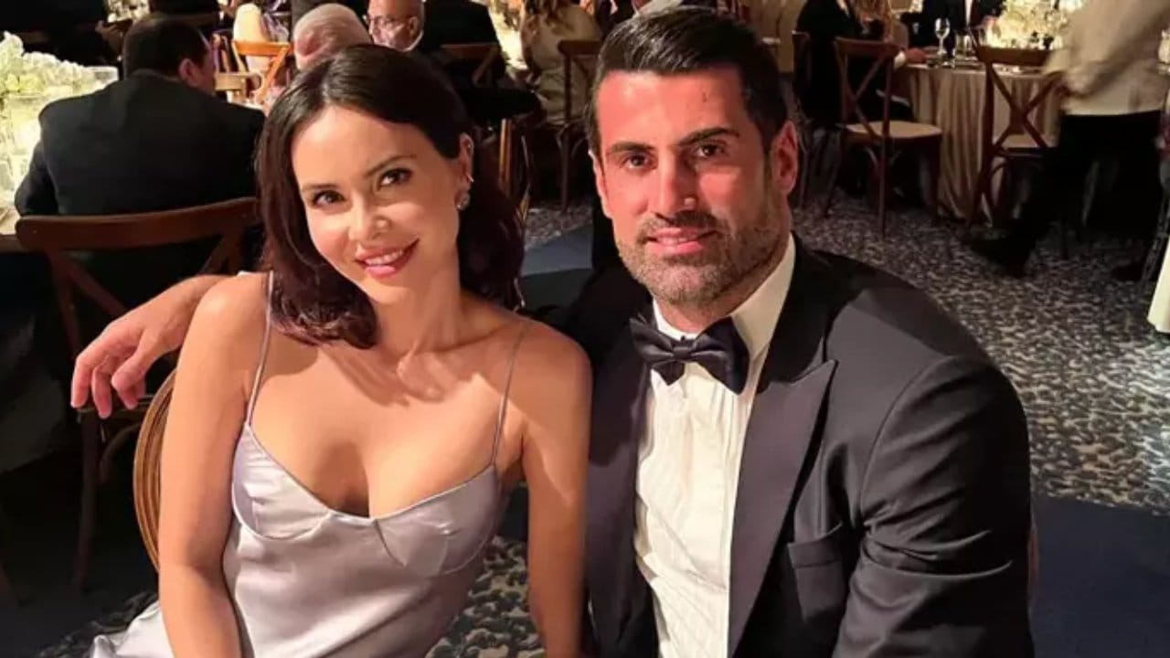 Zeynep Sever den Volkan Demirel e romantik kutlama