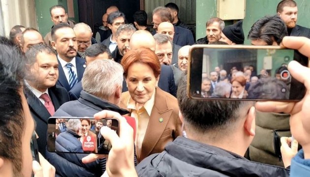 Akşener'den Sinan Ateş'in ailesine taziye ziyareti