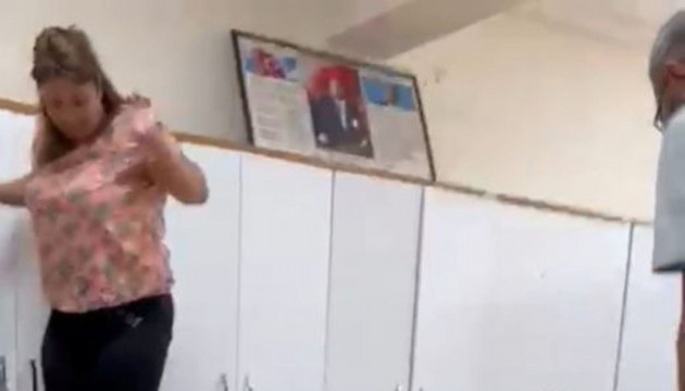 Oy kullanılan okulda fare paniği