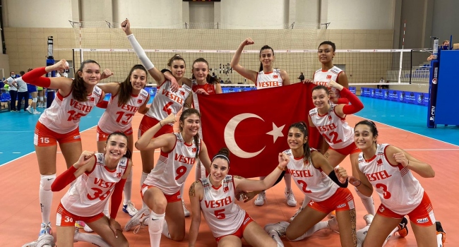 17 Yaş Altı Kız Milli Voleybol Takımı, Avrupa ikincisi oldu!