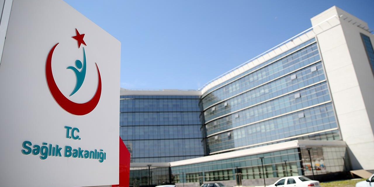 Acil servis doluluğu eleştirilerine Bakanlıktan cevap