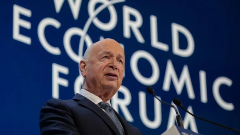 Davos’un kurucusu istifa etti!