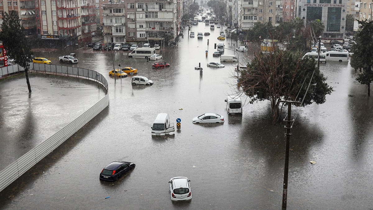 Antalya da sağanak can aldı!