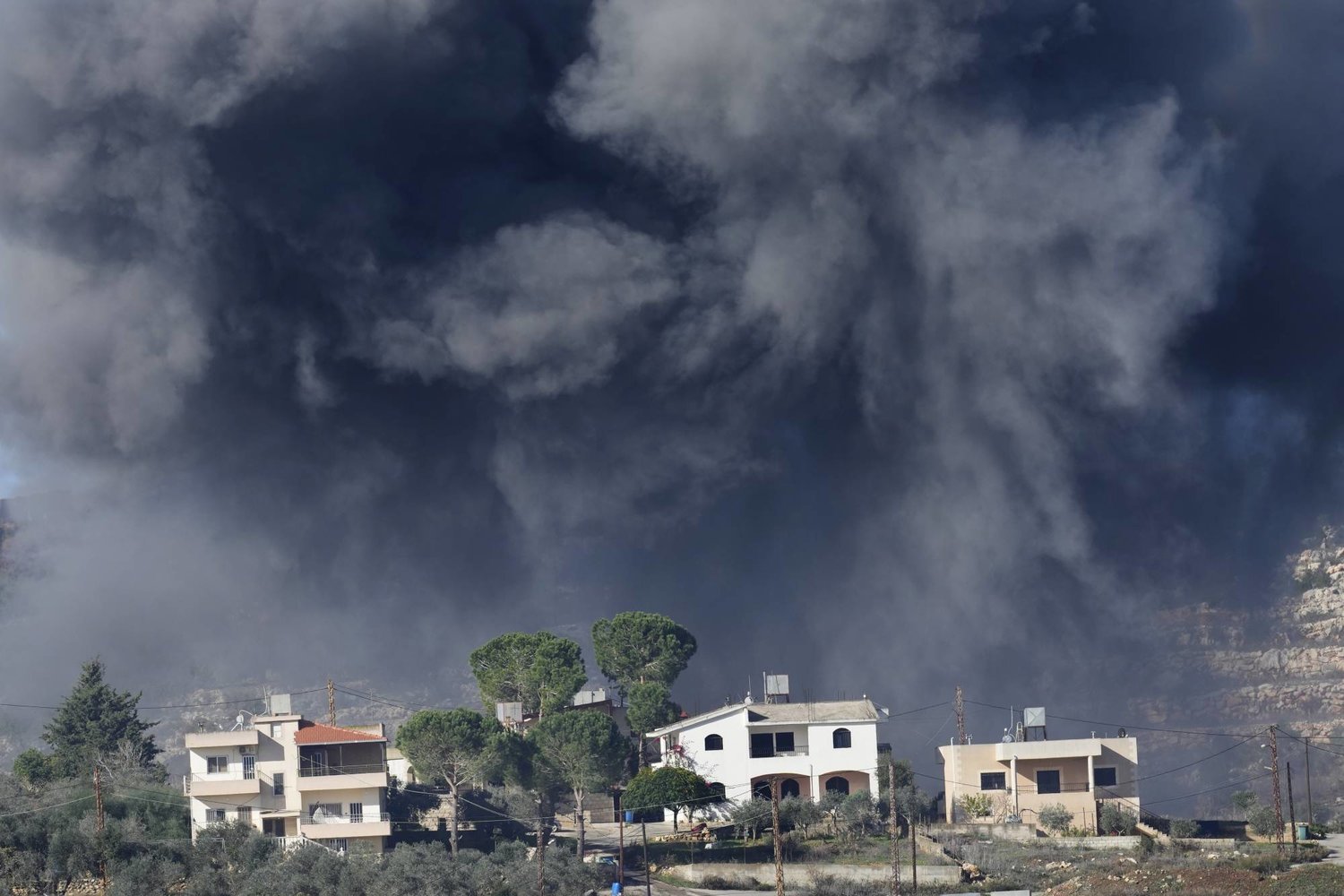 İsrail den Lübnan a hava saldırısı: 7 ölü