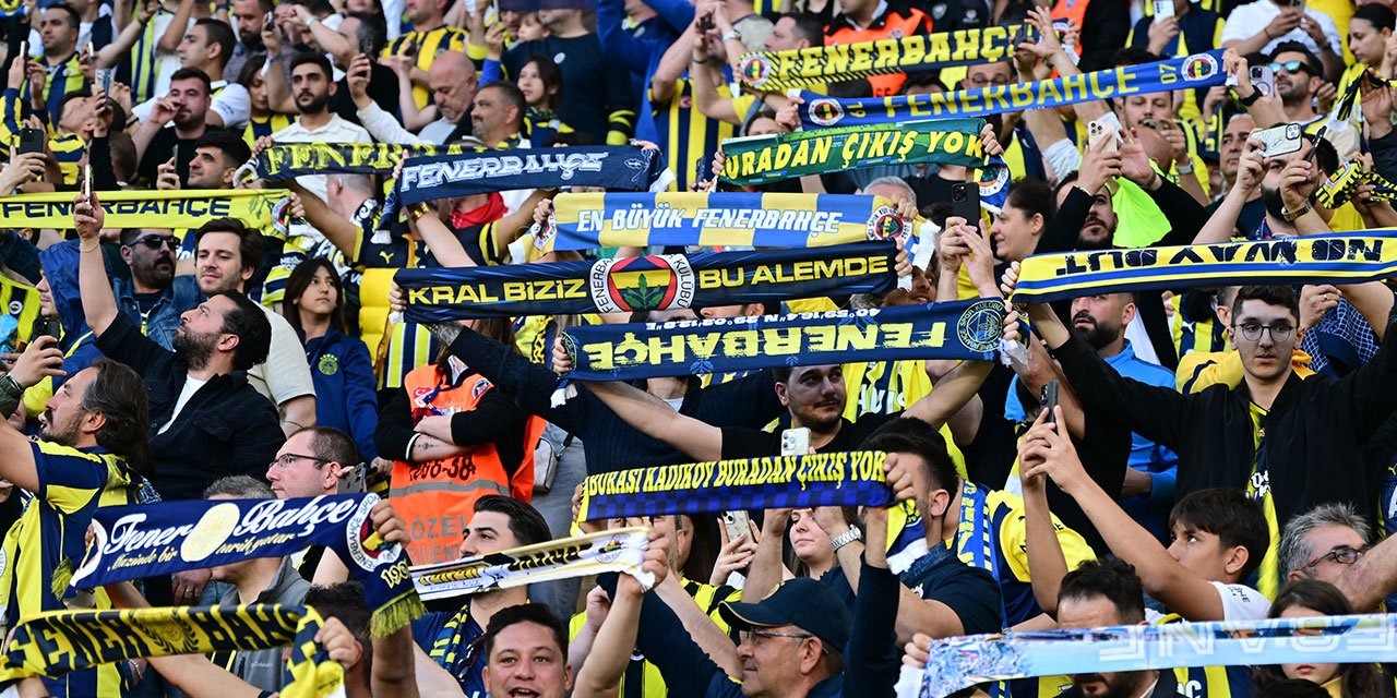Fenerbahçe tribünlerinden sert tepki!
