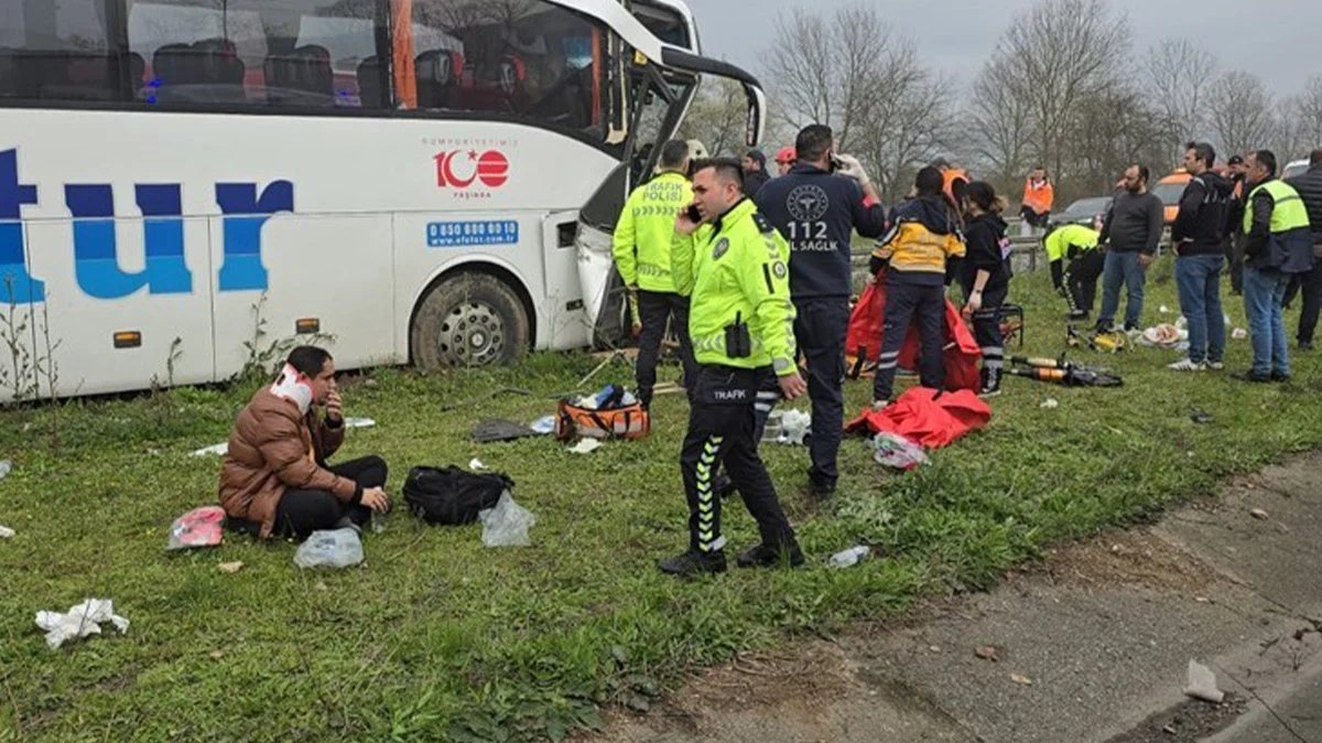 Düzce de feci kaza! Onlarca yaralı var