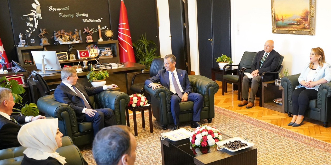 Davutoğlu mecliste Özgür Özel i ziyaret etti