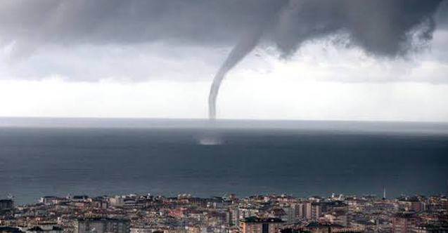 Antalya da dev hortum panik yarattı!