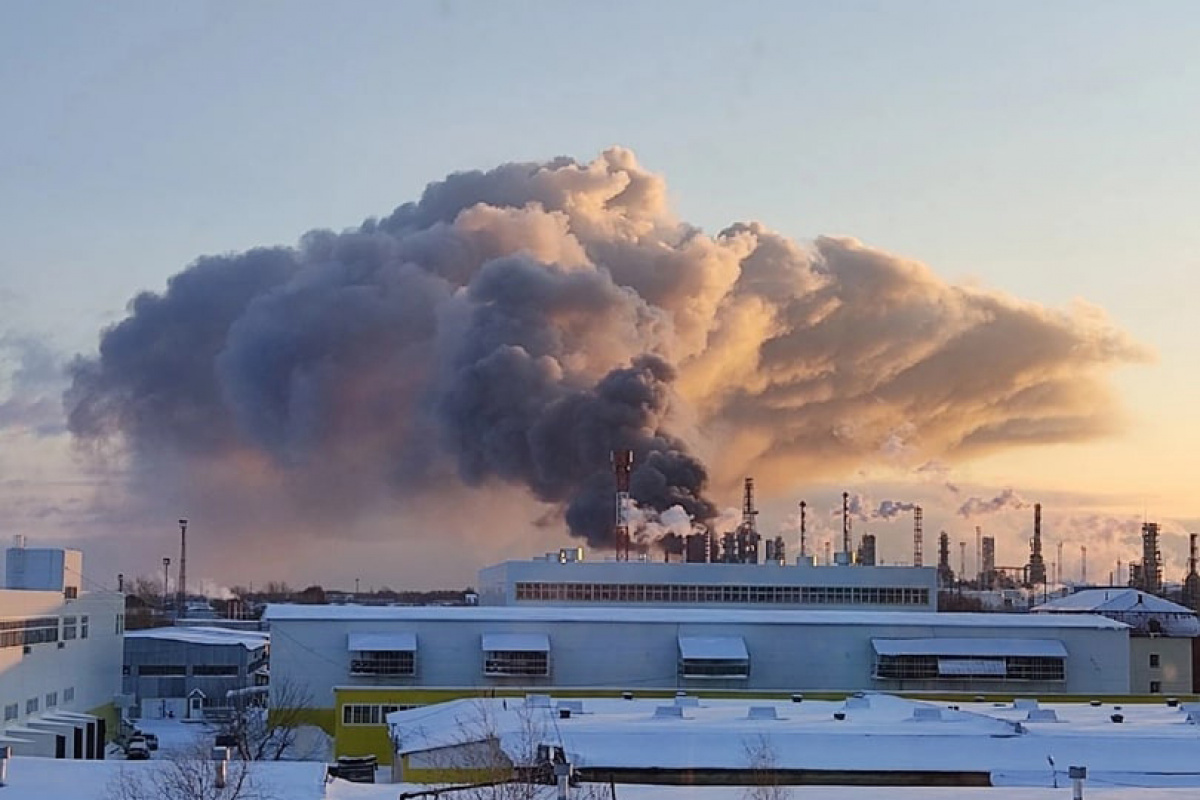 Rusya nın en büyük rafinerisinde yangın