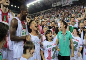 Pınar Karşıyaka Barca yı ezdi!
