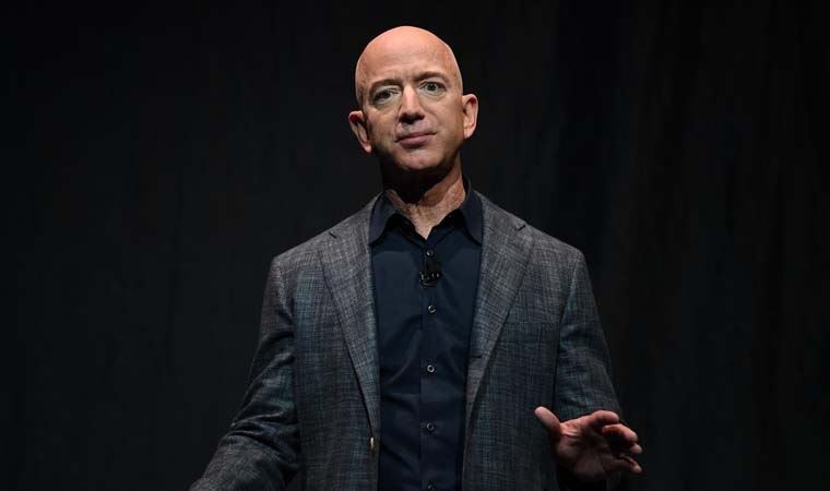 Jeff Bezos un yan koltuğu 28 milyon dolara satıldı!