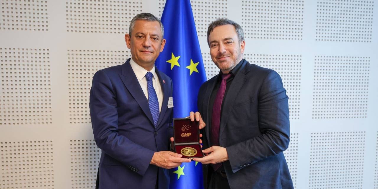 Avrupa Parlementosu Üyesi nden Özel e destek