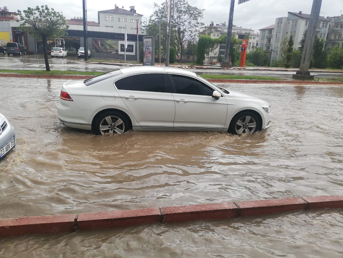 Elazığ’da yağmur ve dolu yağışı etkili oldu