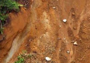 Toprak Kayması: 17 Ölü!