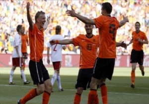 Kuyt tan Van Persie ye destek!