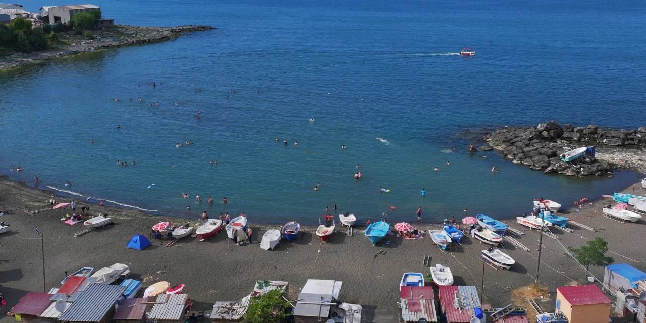 Trabzon da kavrulanlar sahilleri işgal etti