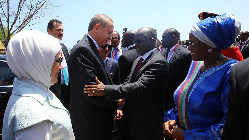 Erdoğan, resmi törenle karşılandı