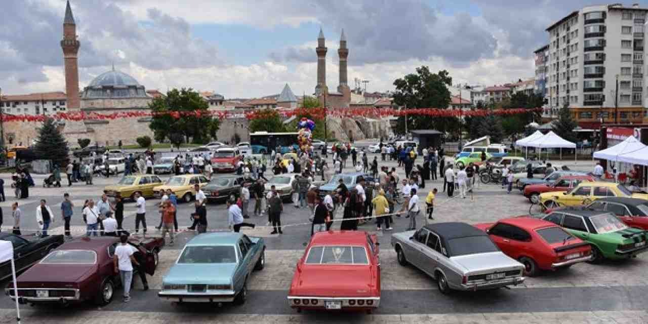 Klasik otomobil sevdalıları Sivas ta buluştu
