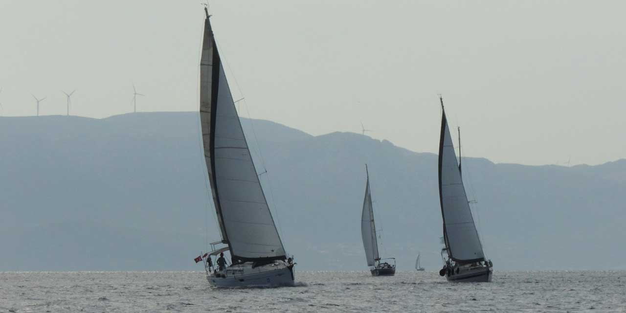 İzmir de yelken şenliği yapıldı