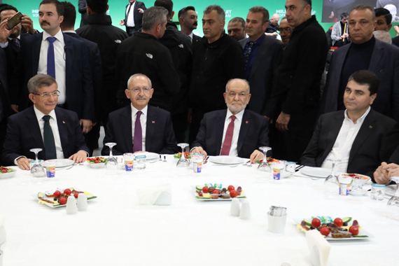 Millet İttifakı nın 4 lideri, iftar sofrasında bir araya geldi
