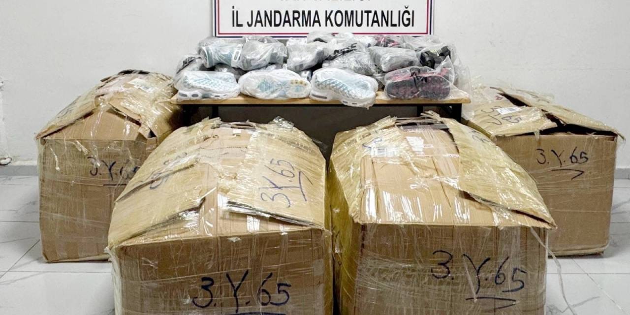 Çevirmeye takılan arabadan milyon liralık kaçak eşya ele geçirildi