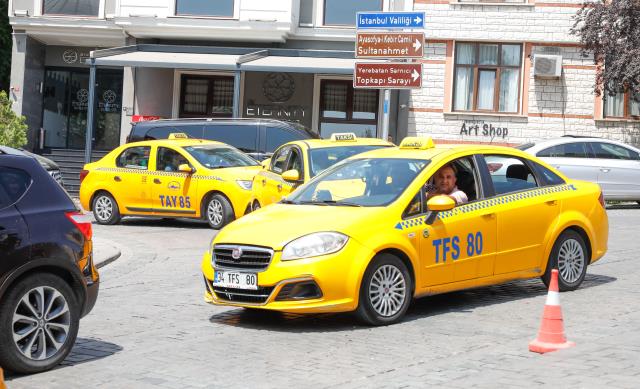 Taksiciler ve yolcular arasında ek ücret tartışması