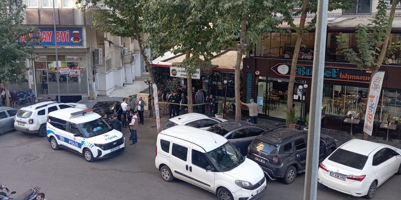 Diyarbakır da sanat merkezine kurşun yağdırdılar