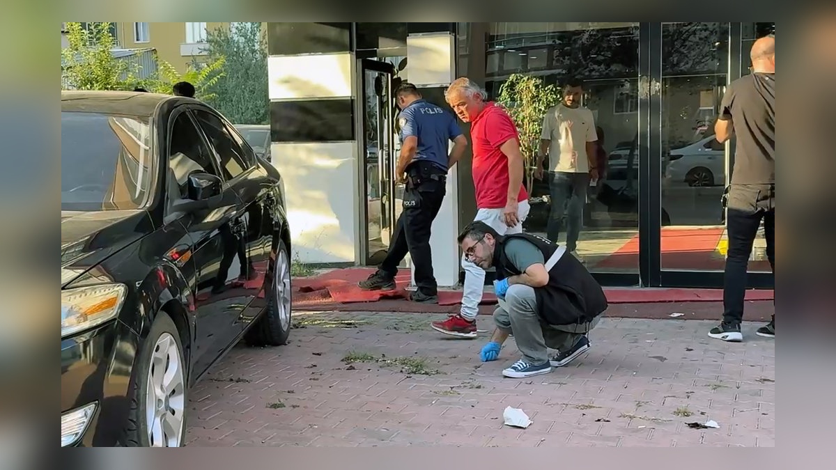 Oto galeriye silahlı saldırı: Sokakta oynayan 8 yaşındaki çocuk vuruldu