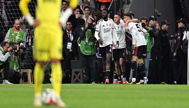 Derbide gergin anlar: 2 Kırmızı kart çıktı