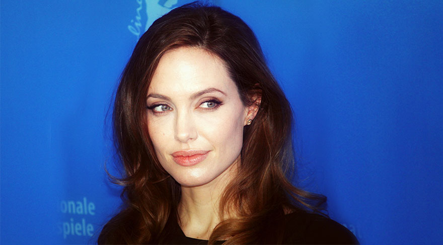 Angelina Jolie:  Erkeklerle işim bitti! 