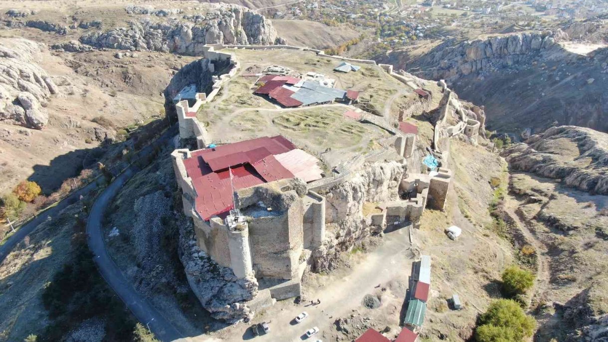 Tarih eser Harput Kalesi nde çalışmalar tüm hızıyla sürüyor