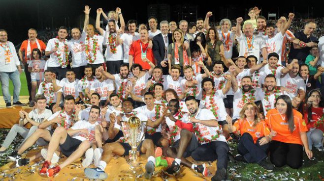 Şampiyon Adanaspor, kupasına kavuştu