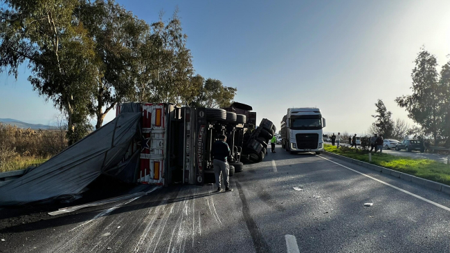 Karşı şeride geçen tır, iki araca çarptı: 1 ölü, 2 yaralı