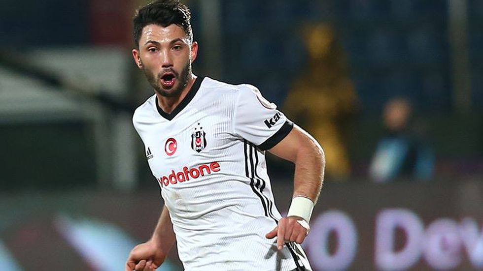 Beşiktaş Tolgay Arslan la sözleşme yeniledi