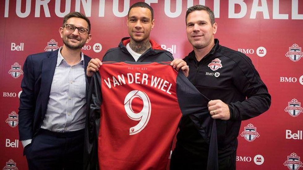 Van der Wiel Fenerbahçe yi bombaladı