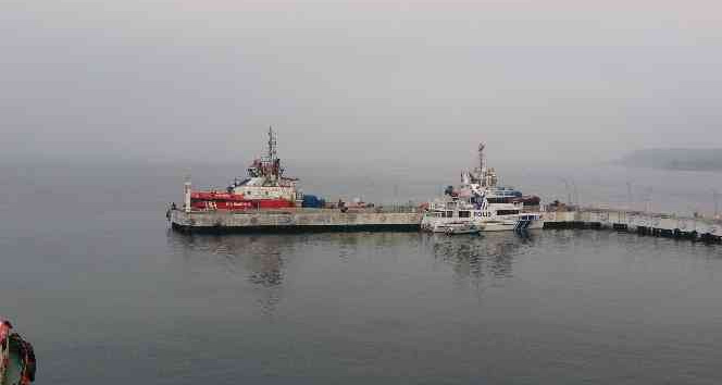 Çanakkale Boğazı sisin etkisini yitirmesiyle transit gemi geçişlerine açıldı