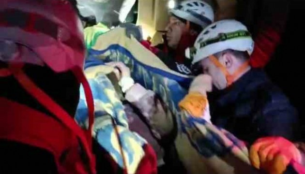 Hatay’da 2 kişi saatler sonra kurtarıldı