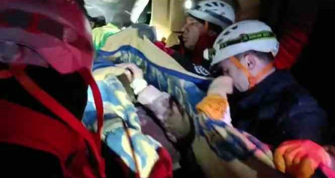 Hatay’da 2 kişi saatler sonra kurtarıldı