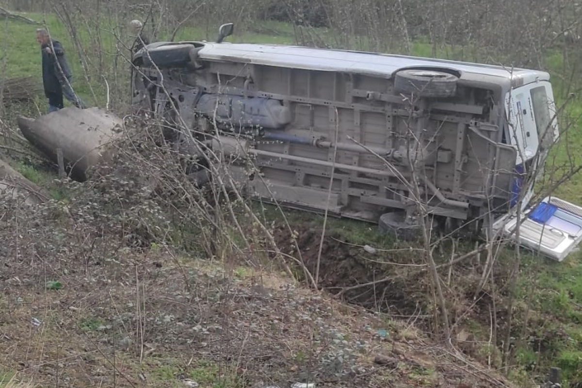 Öğrenci servisi devrildi: 15 yaralı