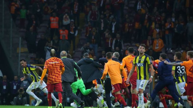 Derbi sonrası yumruklar havada uçuştu