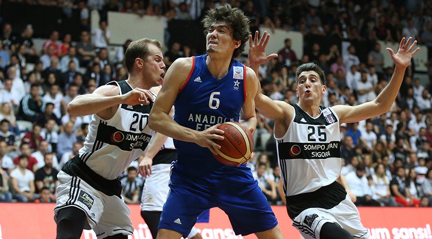Anadolu Efes-Beşiktaş maçında skandal anlar