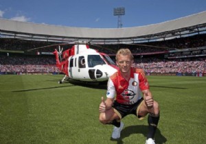 Dirk Kuyt sahaya helikopterle indi!