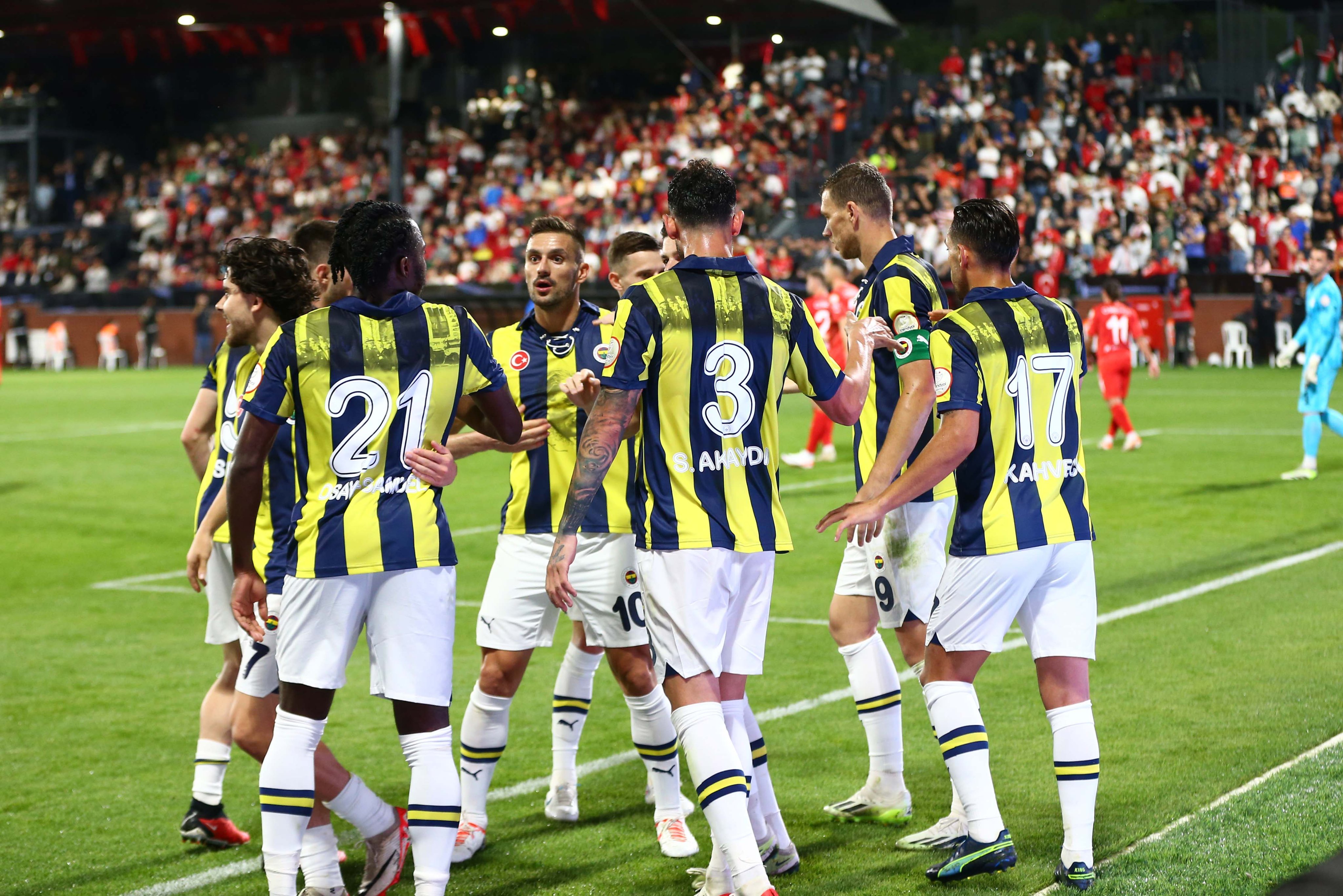 Fenerbahçe nin kazanma serisi tam 21 maç oldu!