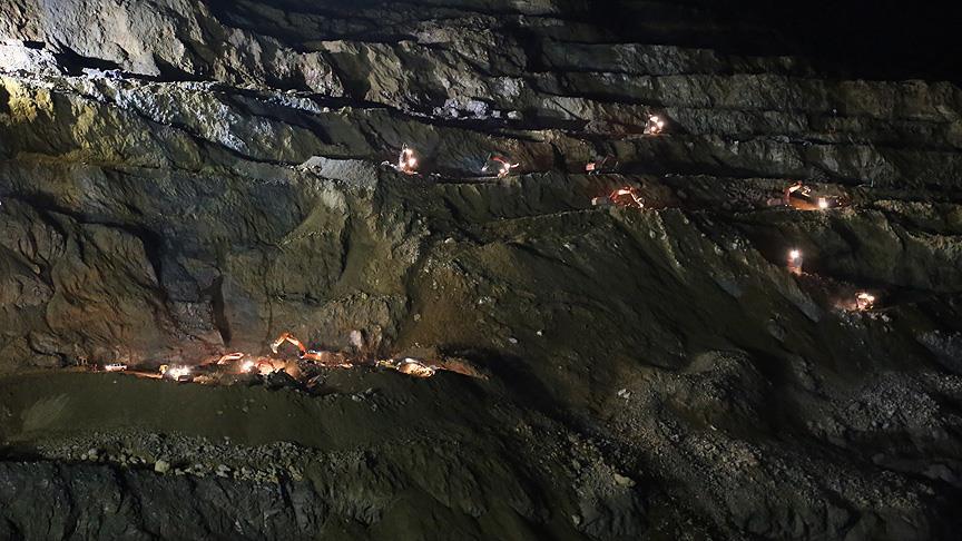 Madende bir işçinin daha cenazesine ulaşıldı