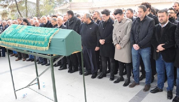 Hakan Ural annesini son yolculuğuna uğurladı