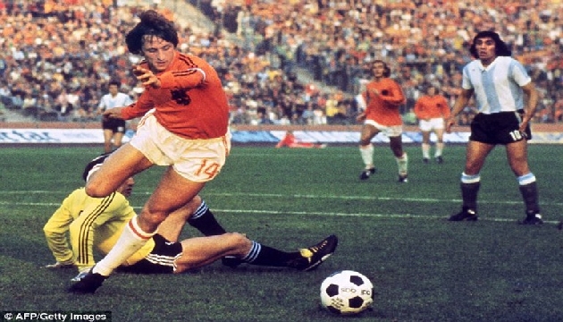 Futbol efsanesi öldü!