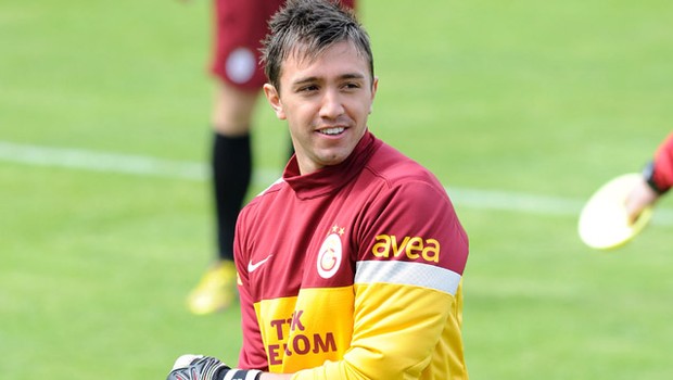 Muslera nın yerine...
